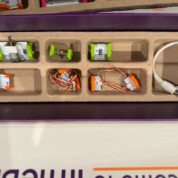 Little Bits Deluxe Circuit Kit and STEM Toy Ages 8+ - Picture 7 of 16